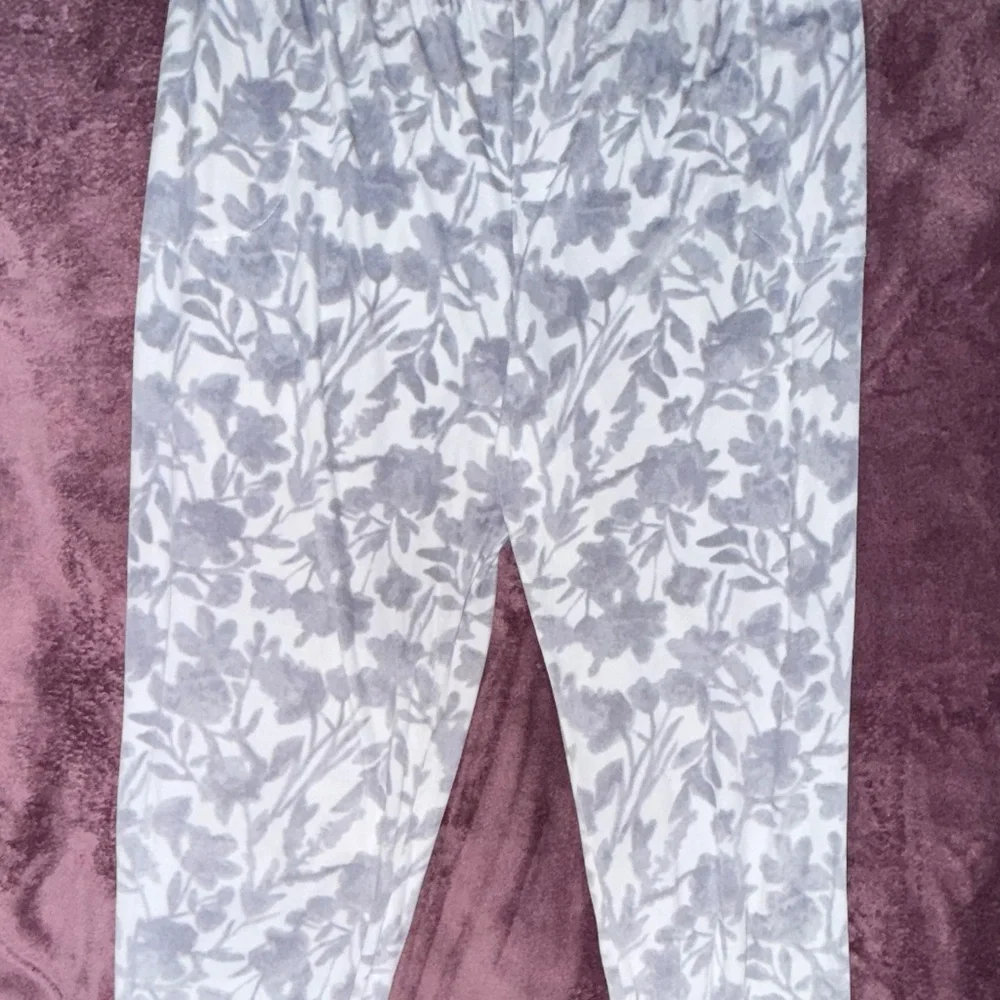 Vera Wang 3 Piece Velour Pajama Set - Picture 4 of 5